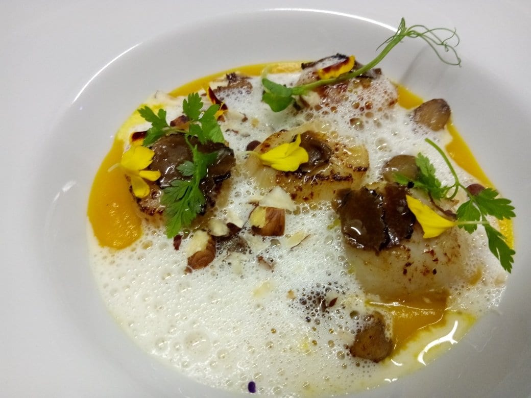 Saint-Jacques, émulsion et écume — spécialité de L'Ardoise